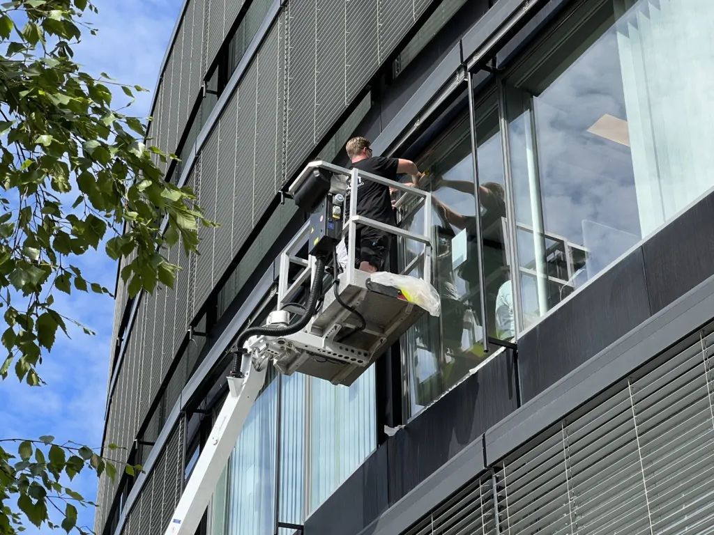 Applying Sunphade to Rikshospitalets windows